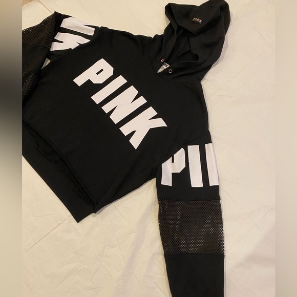Pink small black crop sweatshirt with mesh half sleeve. - Picture 5 of 5